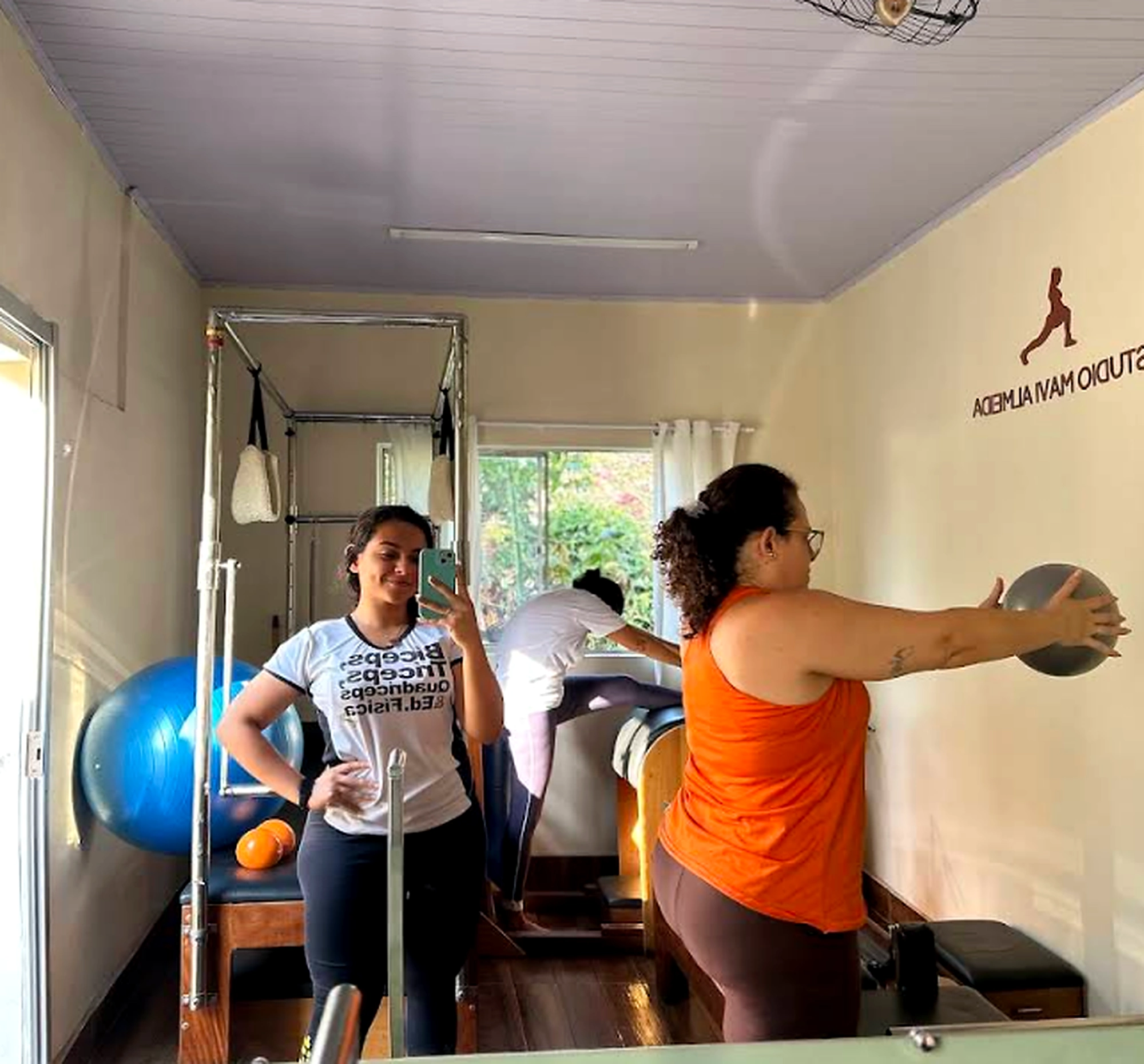 Aula de Pilates no aparelho
